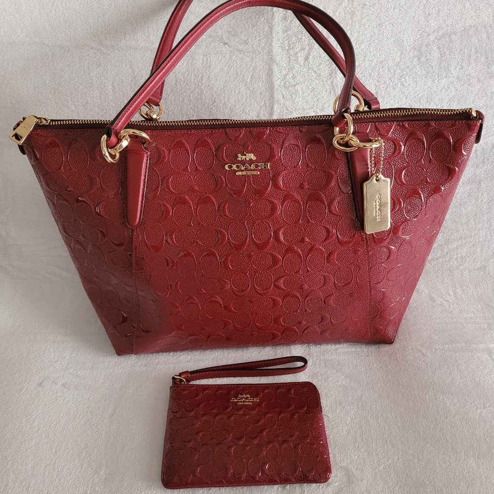 Like New Coach Patent Leather Tote w/matching Wristlet.